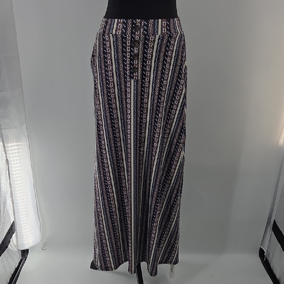 Striped Patterned Maxi Skirt - Picture 12 of 16